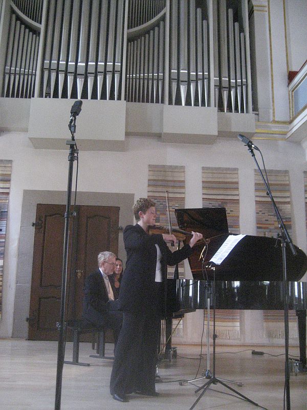 Julia R&ouml;ntz, Violin and Wolfgang M&uuml;ller-Steinbach, Piano.